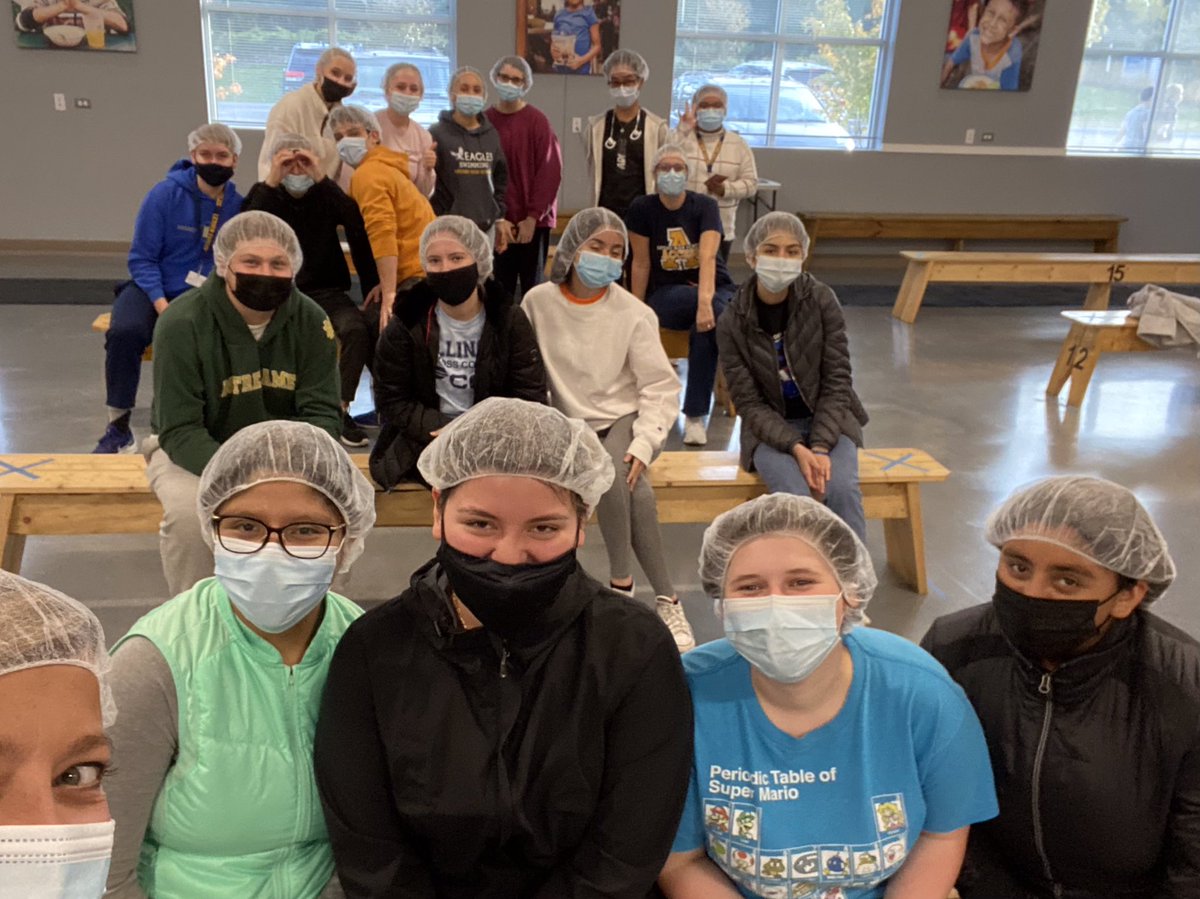 ksobieski212's tweet photo. East Class of 2023 volunteering at Feed My Starving Children #leydenpride @Annettemill511 #fmsc https://t.co/m2bB56jnXP