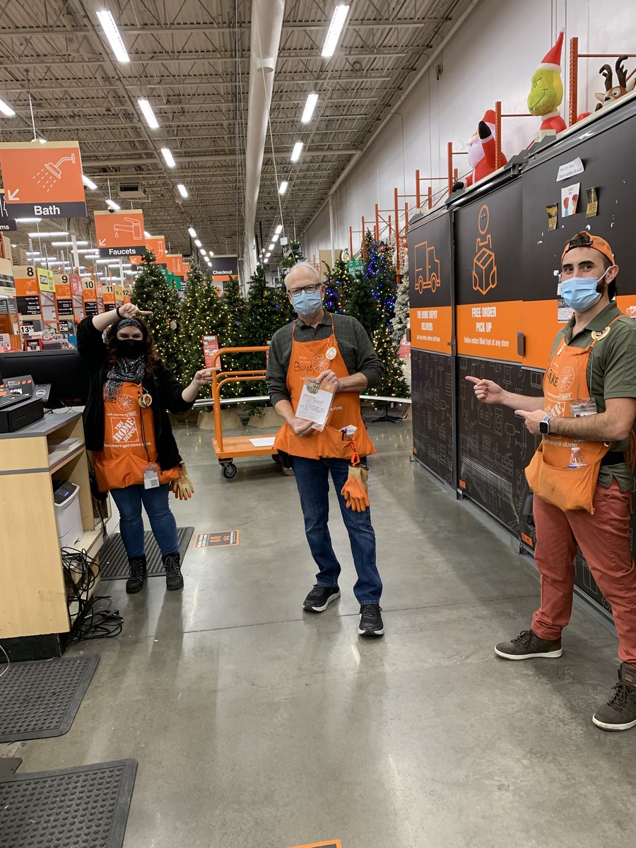 Thank you so much keeping our store clean and volunteering to bay dive behind 4 bays in the cleaning aisle to clean out all the broken and fallen products. That’s not an easy or fun job and you just dove right in (pun intended)! 👏 #2754 ⁦@kimwiechert⁩ ⁦@nate_knowles⁩