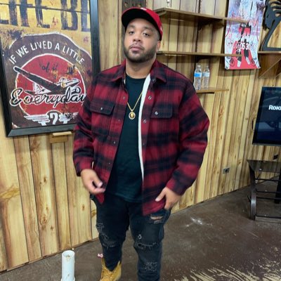 YardzMoney's tweet photo. #NewProfilePic https://t.co/VWqDoAJWim