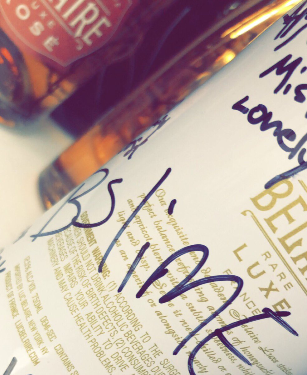 djsmallzeyes's tweet photo. 🖊 via #Bslime (@1Bslime5) 👀 https://t.co/122SLNITRO