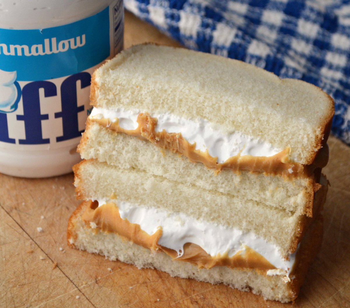 LindaG516's tweet photo. Not my pic, but it’s what’s for dinner tonight because I still need to have soft stuff. Win win. #ItsaNEThing
#Fluffanutter https://t.co/6yjYzzq4AG