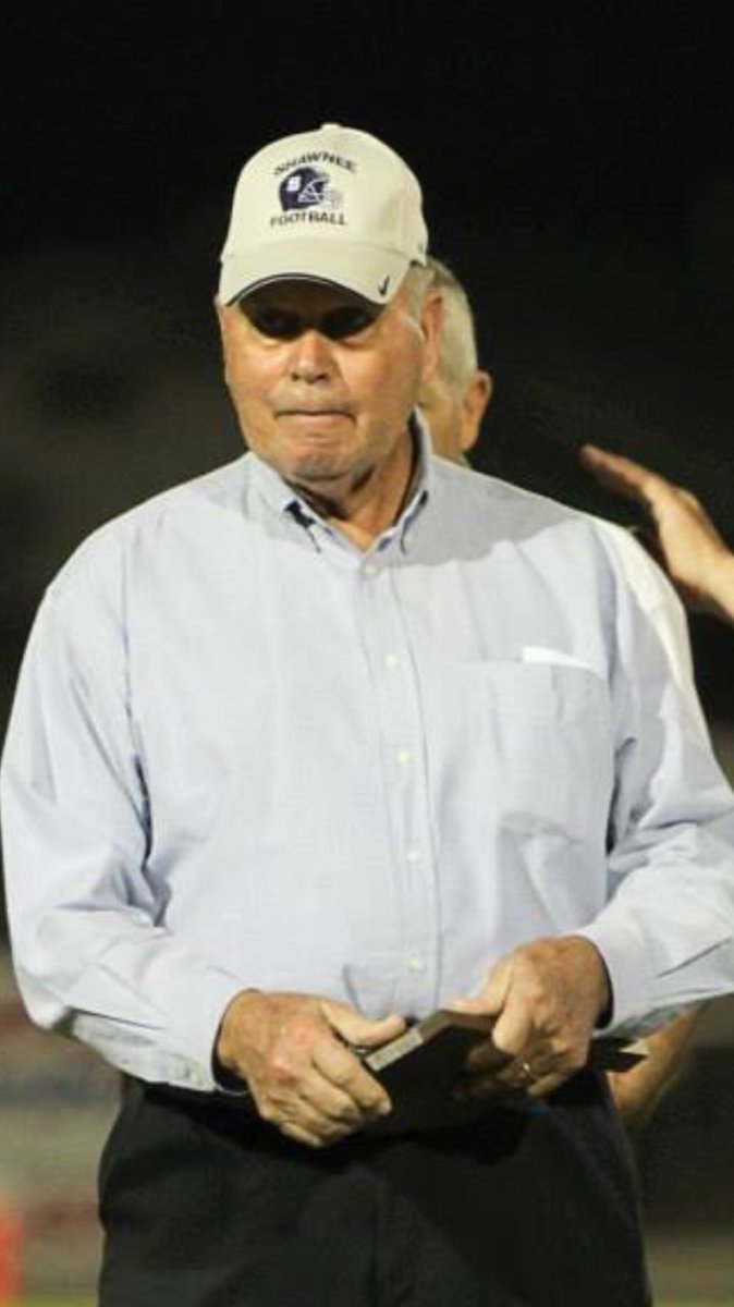EricLeeCombs's tweet photo. Great family man. Great coach. Love to you and your family, Coach. RT @WBWhitson: So many people affected by one man. We lost him today but his lessons, his laughter, and his love will stay forever. #cowboy #coach #hero #Papa https://t.co/4rit13Scca