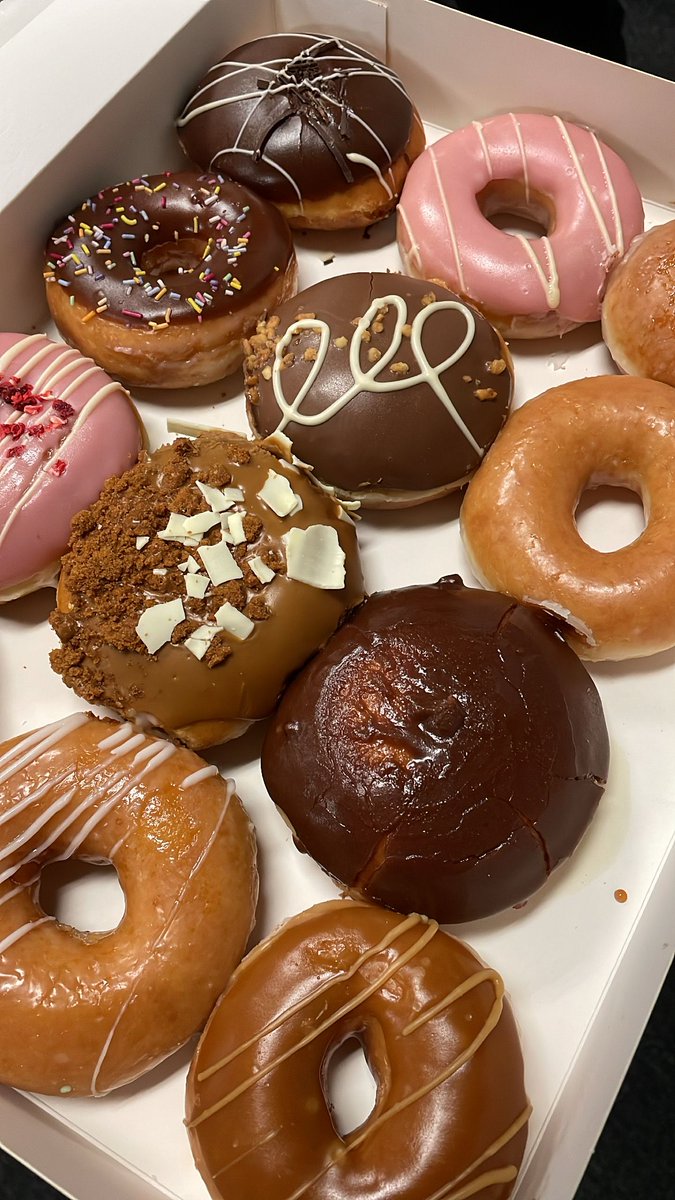 BMSLSBU's tweet photo. Thanks to everyone who attended workshop 2 this evening. We hope that you all enjoyed learning about the skeleton arguments and court bundles. 

Please do not forget to register for the competition! 

P.s. Which one was your favourite donut?! Comment your answer! 🤔🍩 https://t.co/NFewYIUGNq