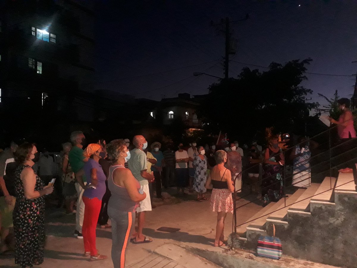 FelixmSuarez's tweet photo. Zona 17 de los CDR y el bloque 17 de la FMC en el Municipio Plaza, en acto de reafirmación revolucionaria. ¡La participación ciudadana salva! #PoderPopular45Anos #PatriaOMuerteVenceremos https://t.co/8X43dguNEA