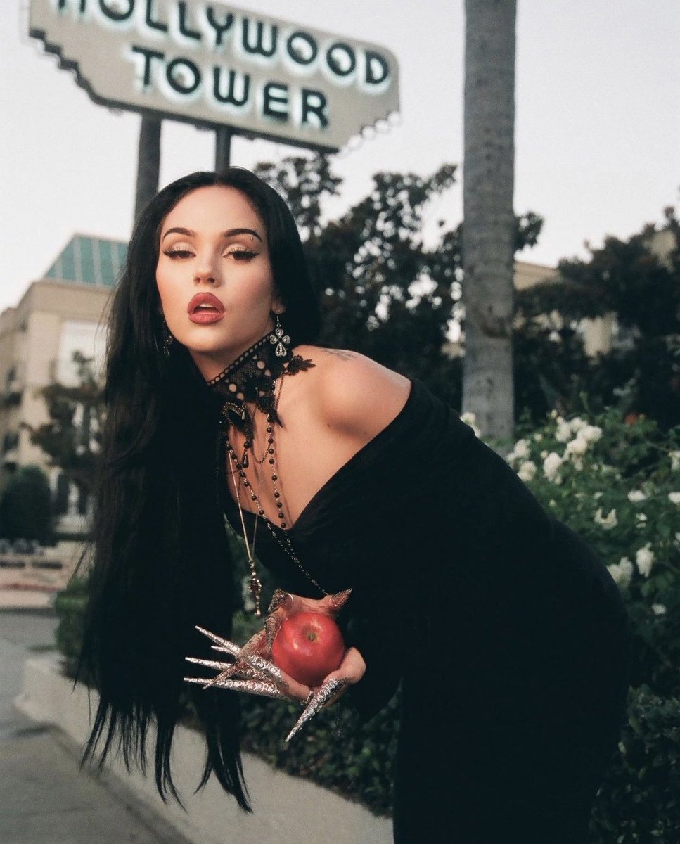 MorganaIvanski's tweet photo. ᅟᅟ mıss h𝗲r, kıss her, lōve hɘr
ᅟᅟ thα𝘁 gırl ıs ✨poı𝘀on✨
#IvanskiHalloween https://t.co/mNM7vEweg1