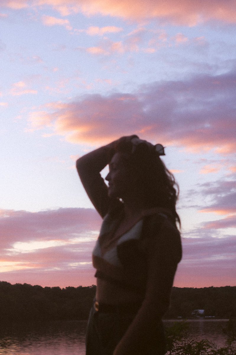 icebxndit's tweet photo. portraits at sunset >> https://t.co/EsTqFdJF9p