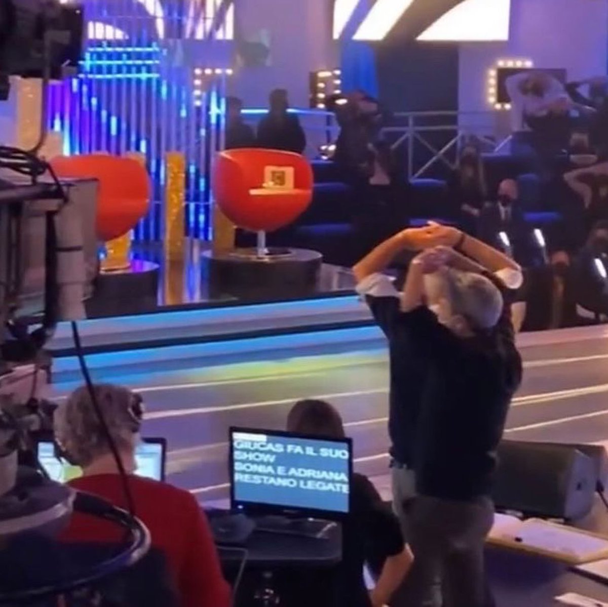 Taovrost_'s tweet photo. AIUTO 😂
https://t.co/t2tO8ZiIkF
#GFVIP