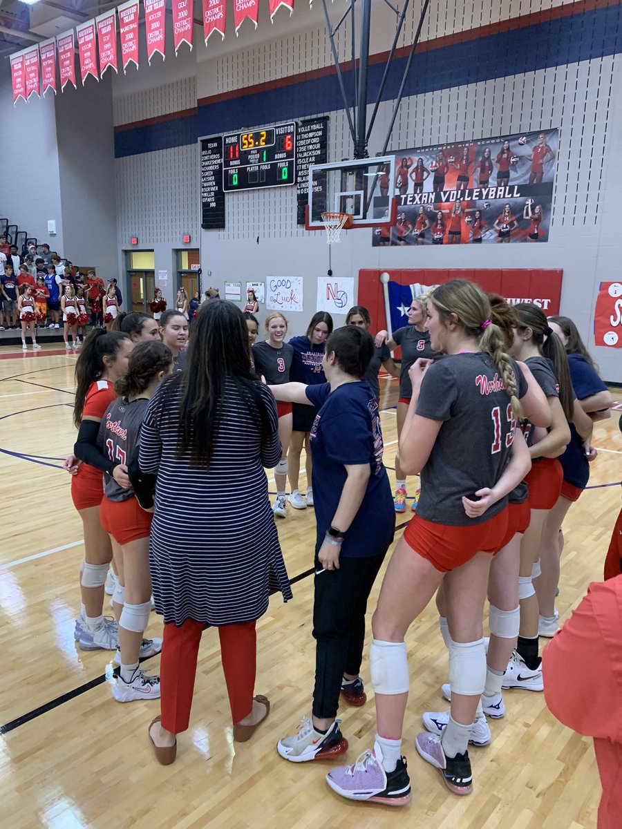 TxnVB's tweet photo. Timeout Azle, Texans up 11-6!!! Keep it up!!! #NoExcuses #bbb #BeatAzle https://t.co/5JZxesR39y