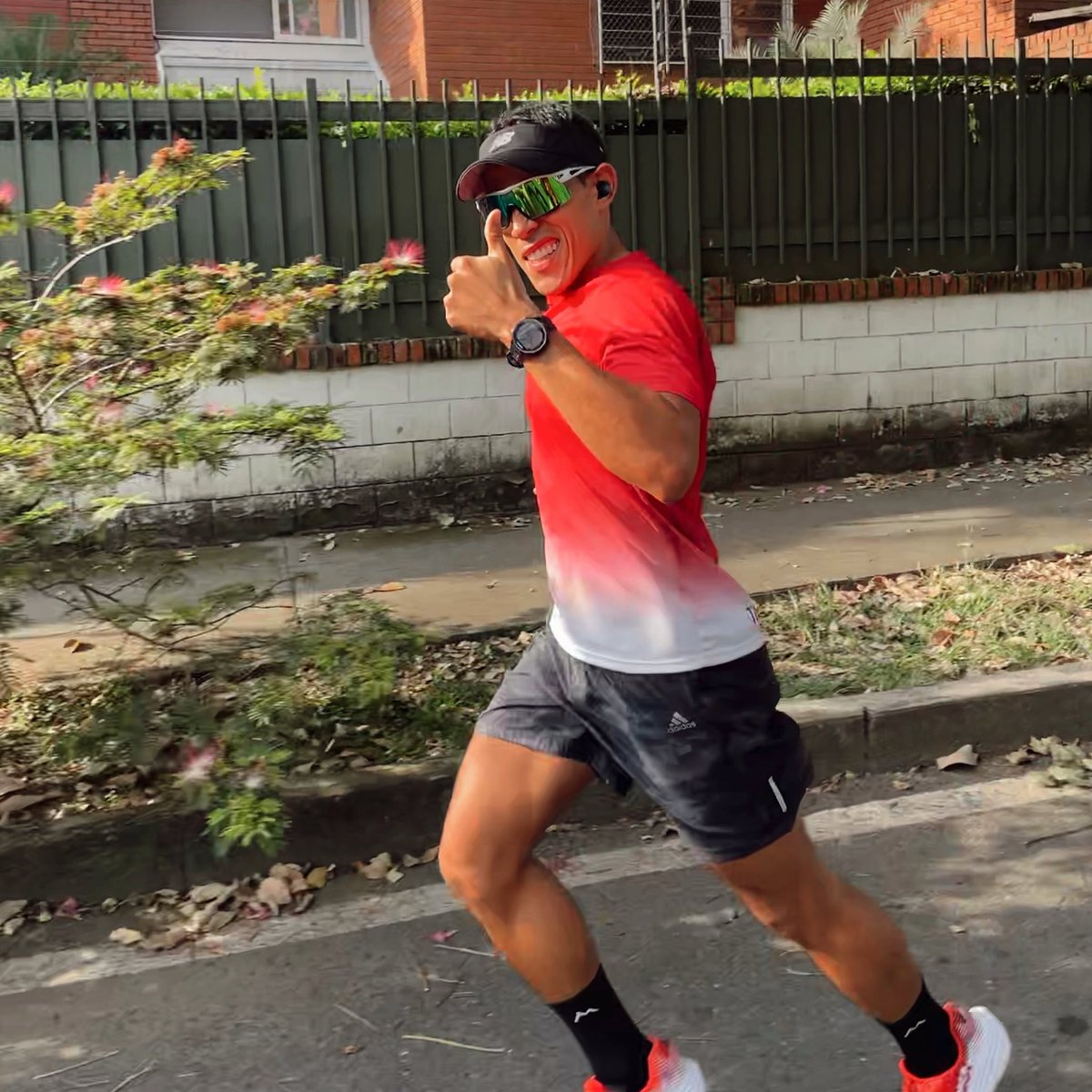 StevenMoscoso5's tweet photo. Salir a correr sale más barato que ir al psicólogo 😉👍🏻 https://t.co/7Sp7QOJnme