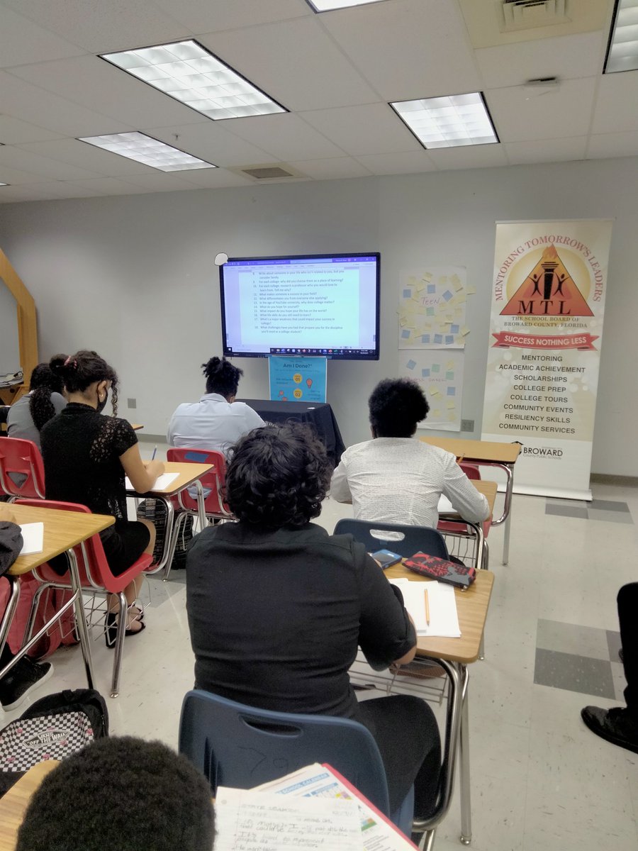 StreetinClass's tweet photo. What a great way to launch our @MTLBCPS1 #students at @BulldogsHouse -Senator @ShevrinJones spoke about community service, we wrote personal statements, finance experts spoke about #money choices, and our mentees shared concerns about #MentalHealthMatters. https://t.co/i86C7Kwk65