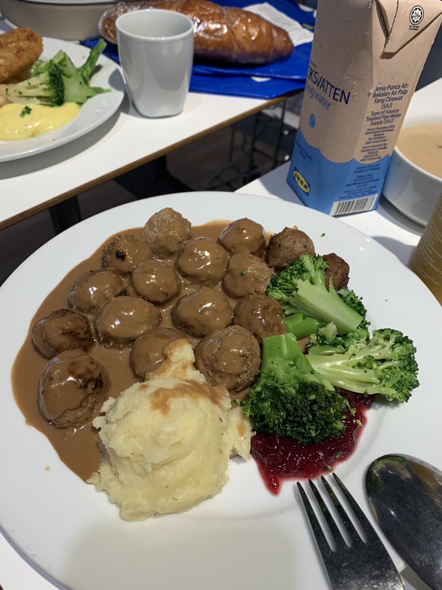 ayunirady's tweet photo. sbb smlm ofis bg cuti..finally dapat makan jgk😋😋😋..tq kak hani n kak d https://t.co/jlTkafGQAb