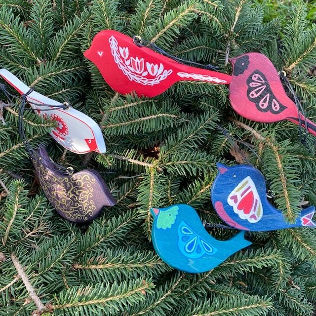 OUCBazaar's tweet photo. We’re going to the birds this year! Birdhouses, bird feeders, nesting platforms &amp; bird ornaments. All handcrafted from upcycled wood. Available from our online Christmas market at: https://t.co/GL9bbFuoSb Tweet, tweet! #ottevents #ottawa #613shoplocal #apt613 #ottawabirds https://t.co/3h1jbKMSxk