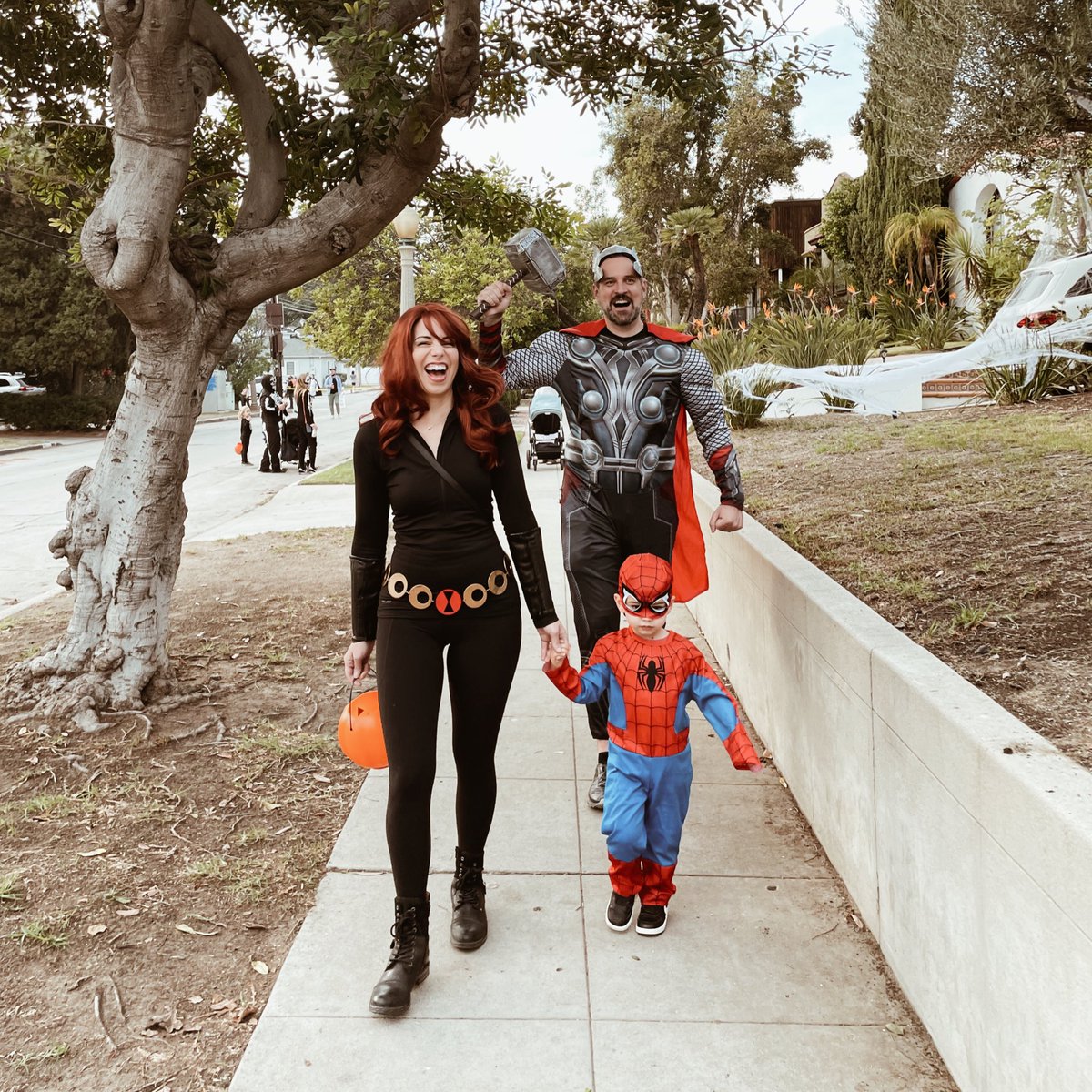 LauraBaileyVO's tweet image. How it started/how it’s going