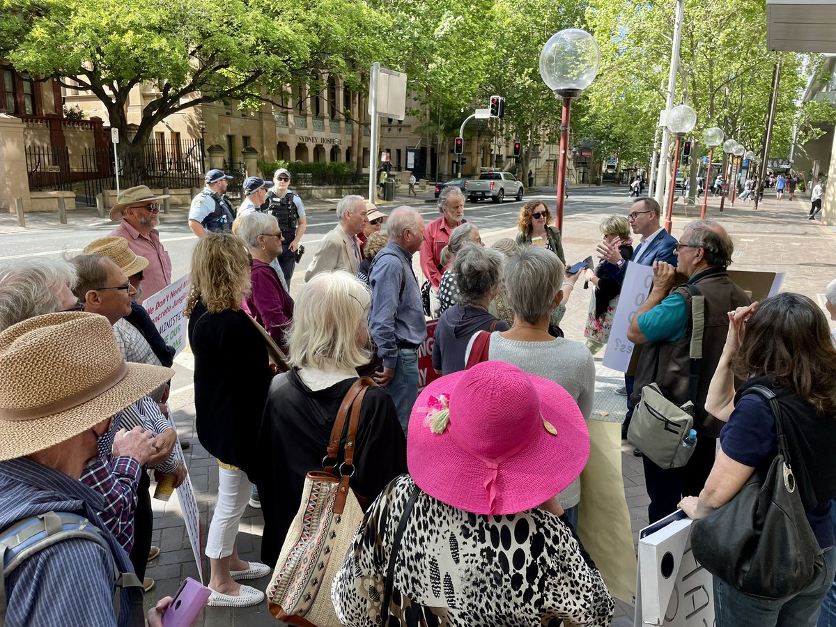 DavidShoebridge's tweet photo. What’s the point of public consultation if the community is ignored? I met with Kiama community campaigners outside Parliament protesting against the rezoning of rural land at South Kiama despite overwhelming opposition. Precious rural land must be protected from overdevelopment! https://t.co/Asatz7WlNf