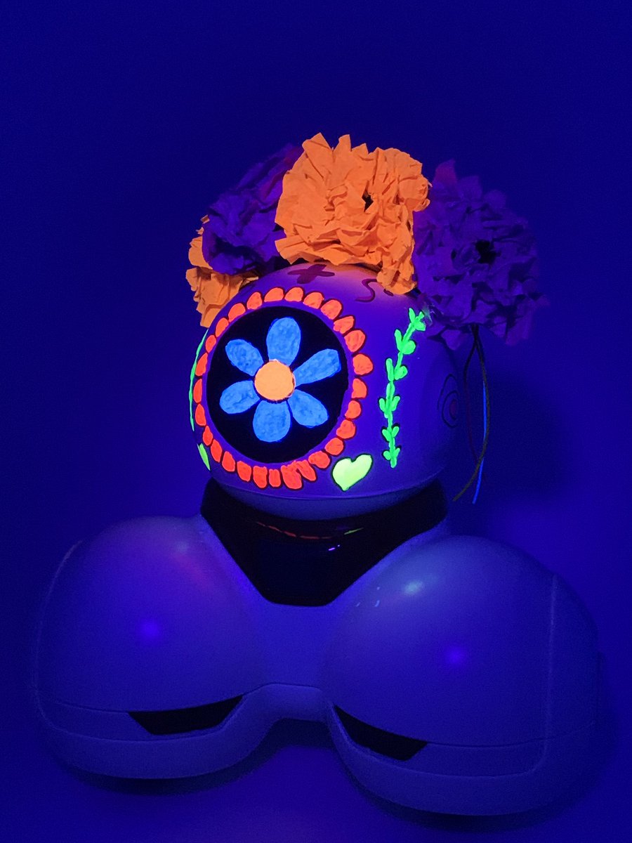 mitchellmalpart's tweet photo. #diadelosmuertos throwback when we dressed up Dash #robot with #calacas and flower/ skull head pieces to celebrate #dayofthedead @WonderWorkshop 💀
#stem #steam #robotics #culture #fluorescent paint #make #makewonder #art https://t.co/y7aCIzUwp4