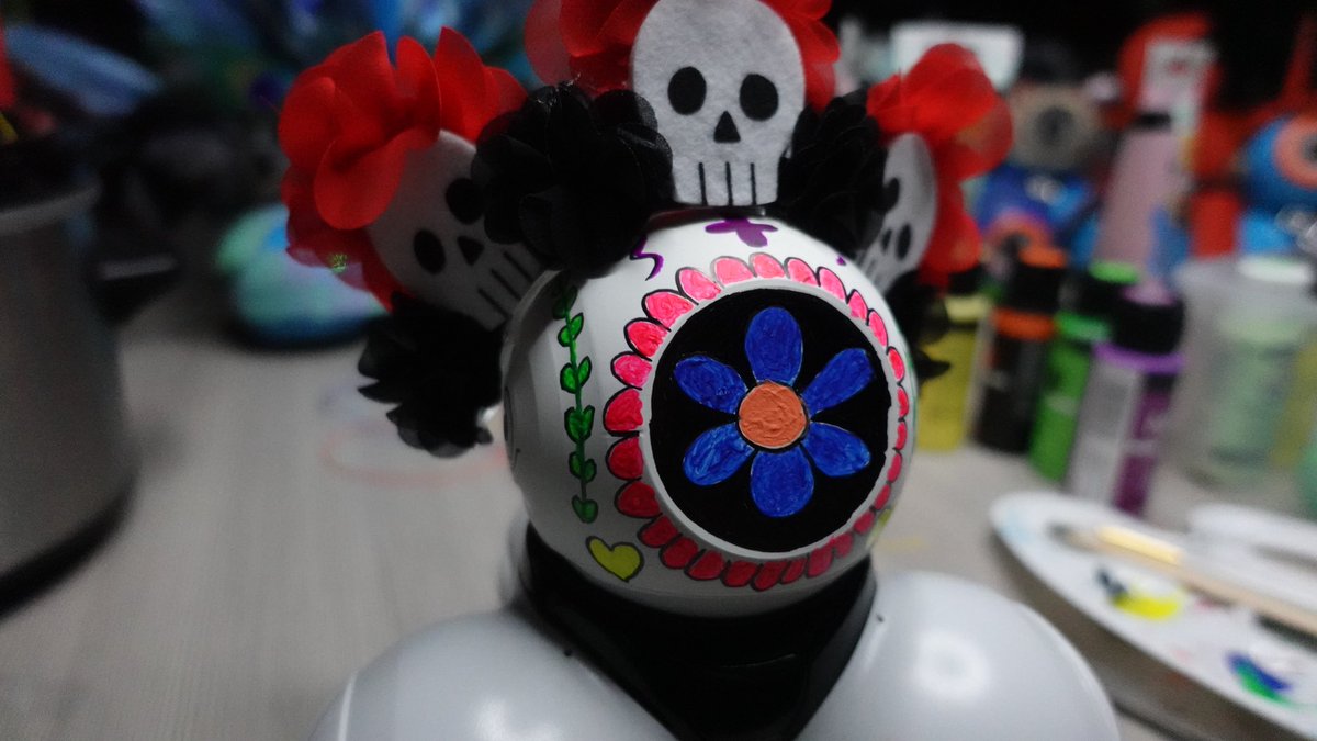 mitchellmalpart's tweet photo. #diadelosmuertos throwback when we dressed up Dash #robot with #calacas and flower/ skull head pieces to celebrate #dayofthedead @WonderWorkshop 💀
#stem #steam #robotics #culture #fluorescent paint #make #makewonder #art https://t.co/y7aCIzUwp4