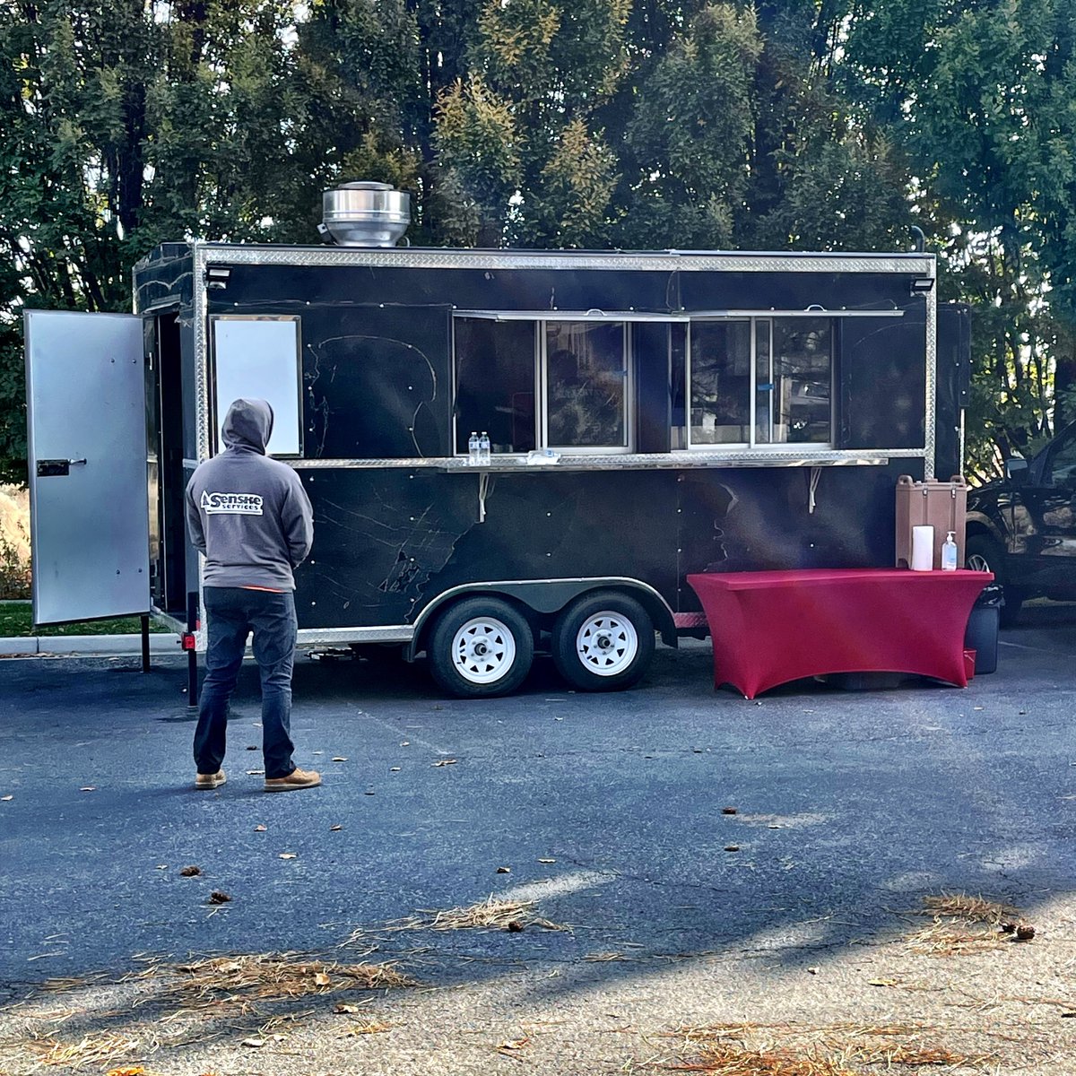 SenskeServices's tweet photo. Today our Corporate Office, Contact Center, and Kennewick, WA branch all got together to celebrate fall at our Fall Fiesta! 🍂 We enjoyed food from Corralejo Catering and fresh churros from Viera's Bakery! Happy Fall everyone! #senskeservices https://t.co/vOJtZ9DI0X