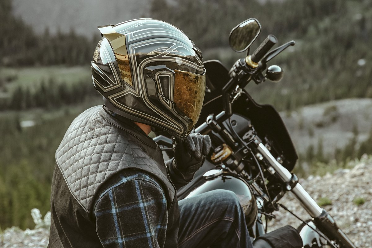 Summer might be over but the warm vibes of the Airflite El Centro are year round!
•
•
#icon1000 #onepossiblefuture #iconmotosports #Airflite #AirfliteElCentro #ElCentro #iconhelmet