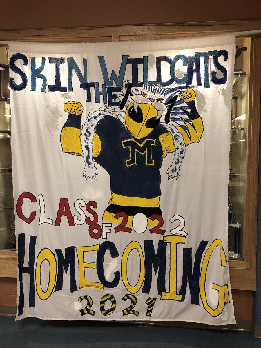 jacketscougars's tweet photo. The Moorefield High School senior class won the homecoming banner contest 🐝💙💛 ⁦@moorefieldhs⁩ https://t.co/kjdY7kyVbx