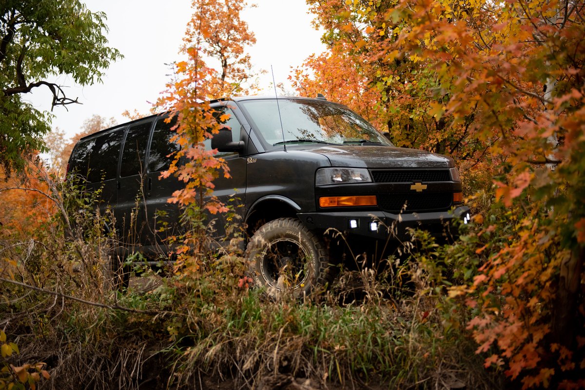 The verdict is in, vans belong in the woods. 🌲 
.
.
#vancrush #getoutside #quigley4x4 #vanlife #fallvibes #beast #webuildyourescape #gettindirty #4x4vans #worldtraiol #utah