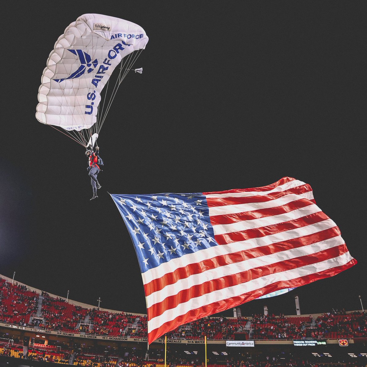 Thank you to the Wings of Blue from the 139th Airlift Wing! <a href="/USAFWingsofBlue/">Wings of Blue</a> <a href="/139AW/">139th Airlift Wing</a> #AFFlyover #USAF