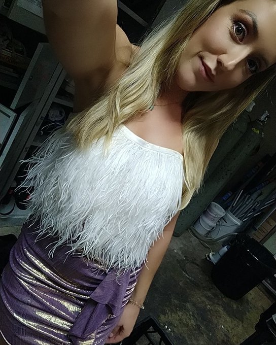 Hope everyone had a great Halloween weekend! 🎃 I spent mine working so not so great costumes this year<a href="/tag/camgirl"class="tags"><span>#camgirl</span></a><a href="/tag/mfcpromo"class="tags"><span>#mfcpromo</span></a>
