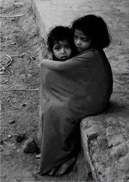 nakhrewali84's tweet photo. A small request to you all. Winters have approached. Pls carry ur old sweaters, blankets etc in ur car/ two wheelers when you see them give it...plz... 🙏🏻 https://t.co/fdi62HbtwH