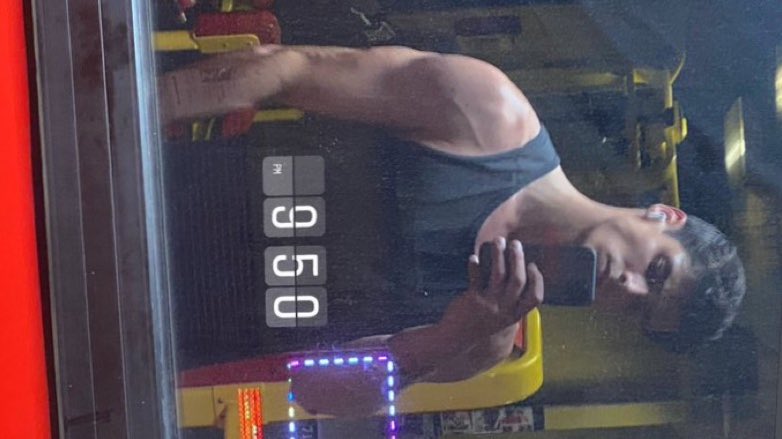 ______ ______ ______ ______ ______
    ← ⚪ 𝗝ake 𝗖onnelly        ⠇                         

just me after practice.🏒