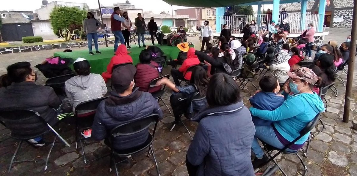 MetepecGobierno's tweet photo. Celebremos el #DíaDeMuertos en el pueblo de San Lucas Tunco con la asistencia de niñas y niños, quienes, siempre nos contagian con su alegría. #MetepecLaCasaDeTodos https://t.co/pVNuxj4xgq