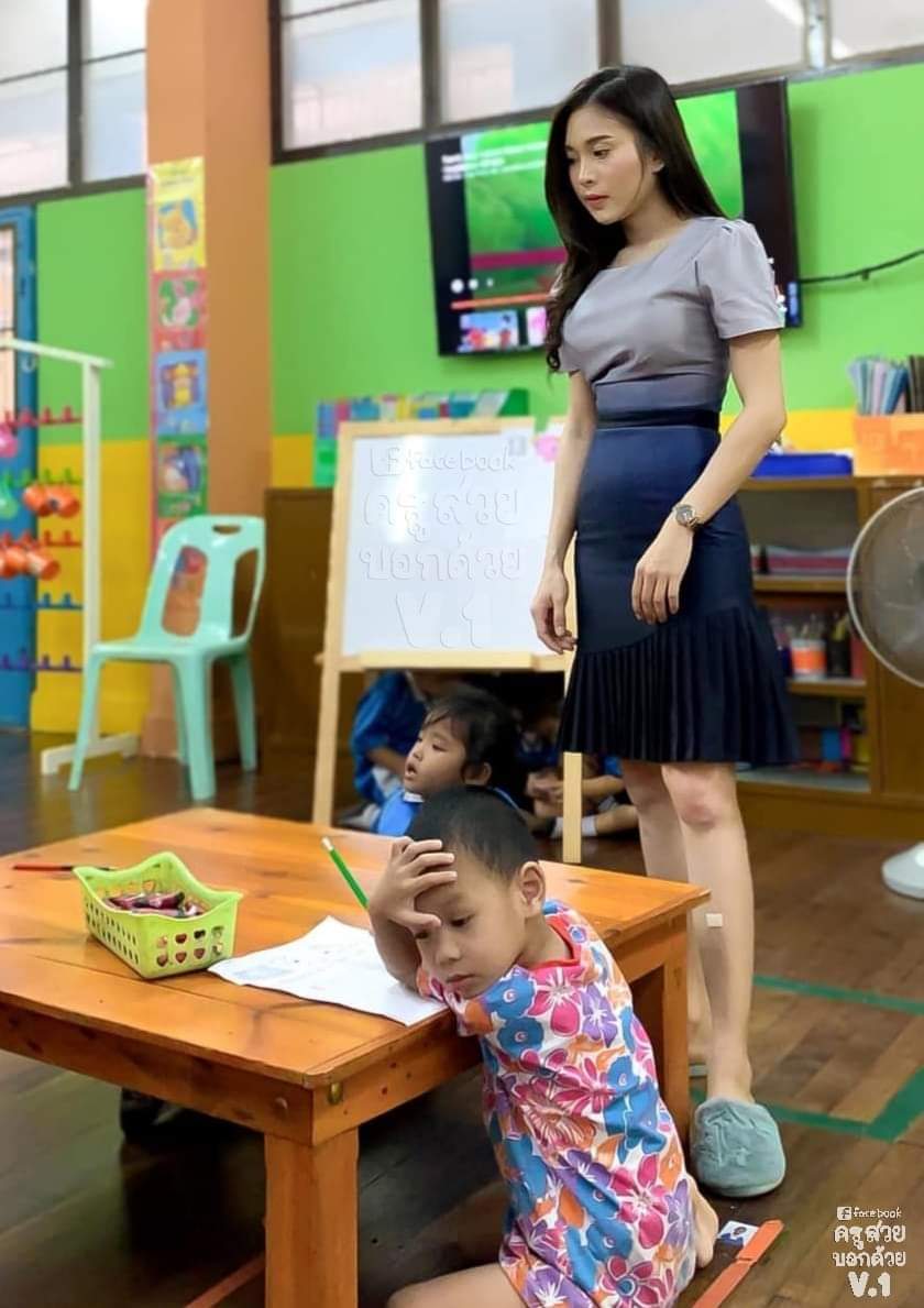 thailikeX's tweet photo. หลบหน้าครูทำไมนักเรียน https://t.co/WFfxOsgh5d