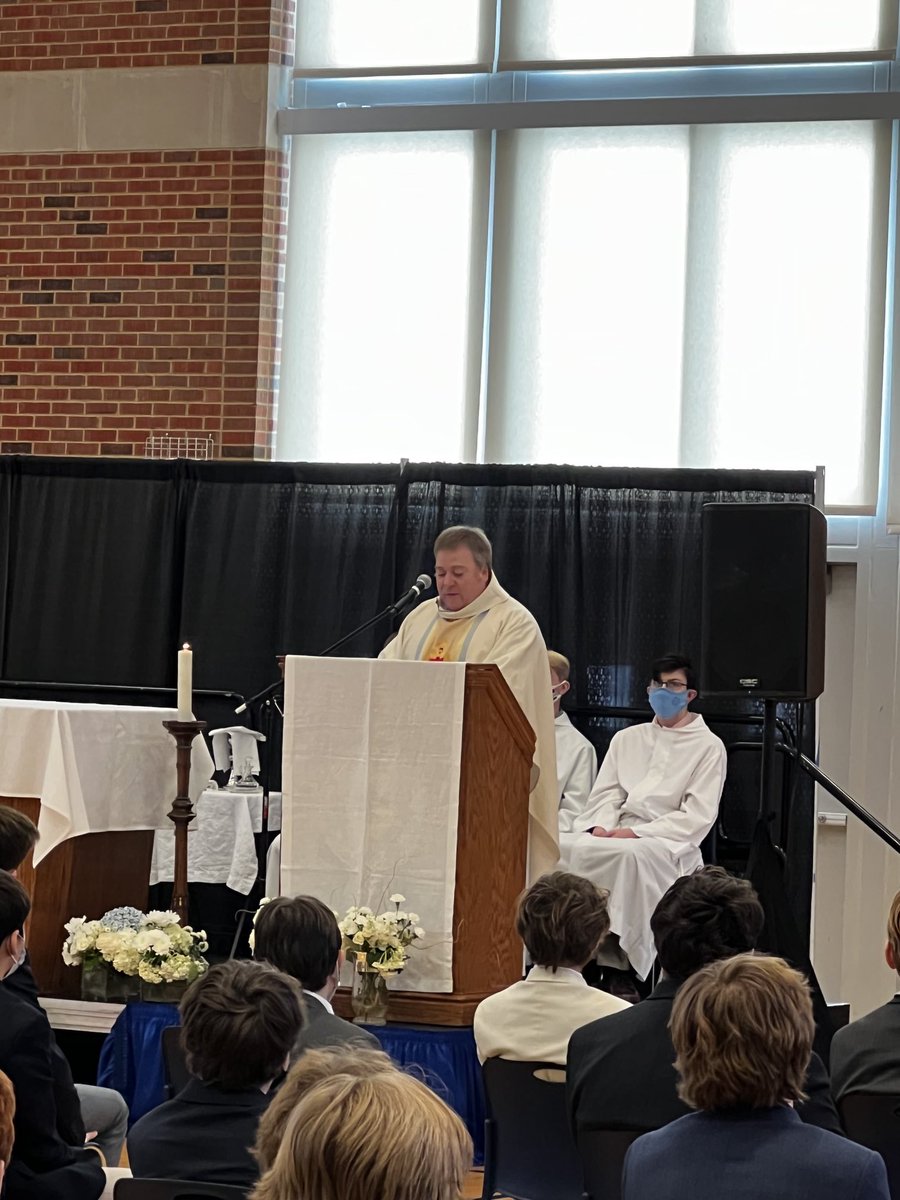 SLUHMinistry's tweet photo. Today, we celebrated our first all-school mass in over 21 months. What a JOYOUS way to honor the solemnity of all saints. 

#AMDG #grateful https://t.co/uJxYp2JsbB