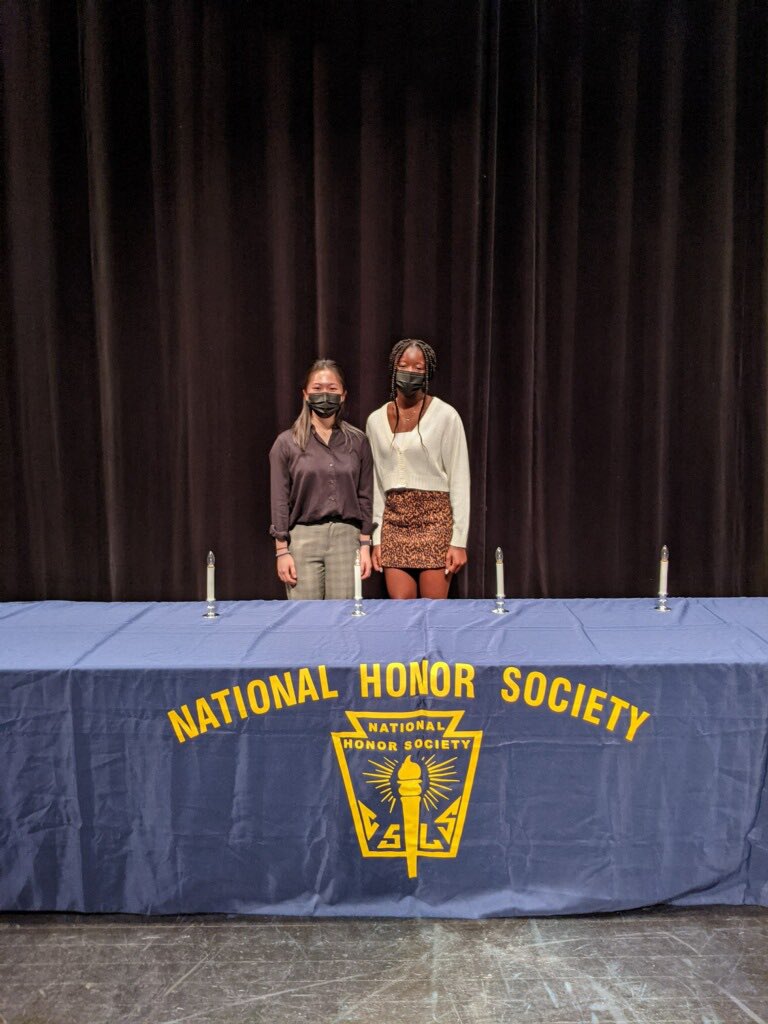 hcpss_wlhs's tweet photo. Congratulations to the 99 new inductees into the Wilde Lake National Honor Society - now 170 members strong! Thank you President Gabi, VP Corin &amp; Sponsor Ms. Harrison for your leadership! 💚💛 #LakePride https://t.co/XDa1QhunOF
