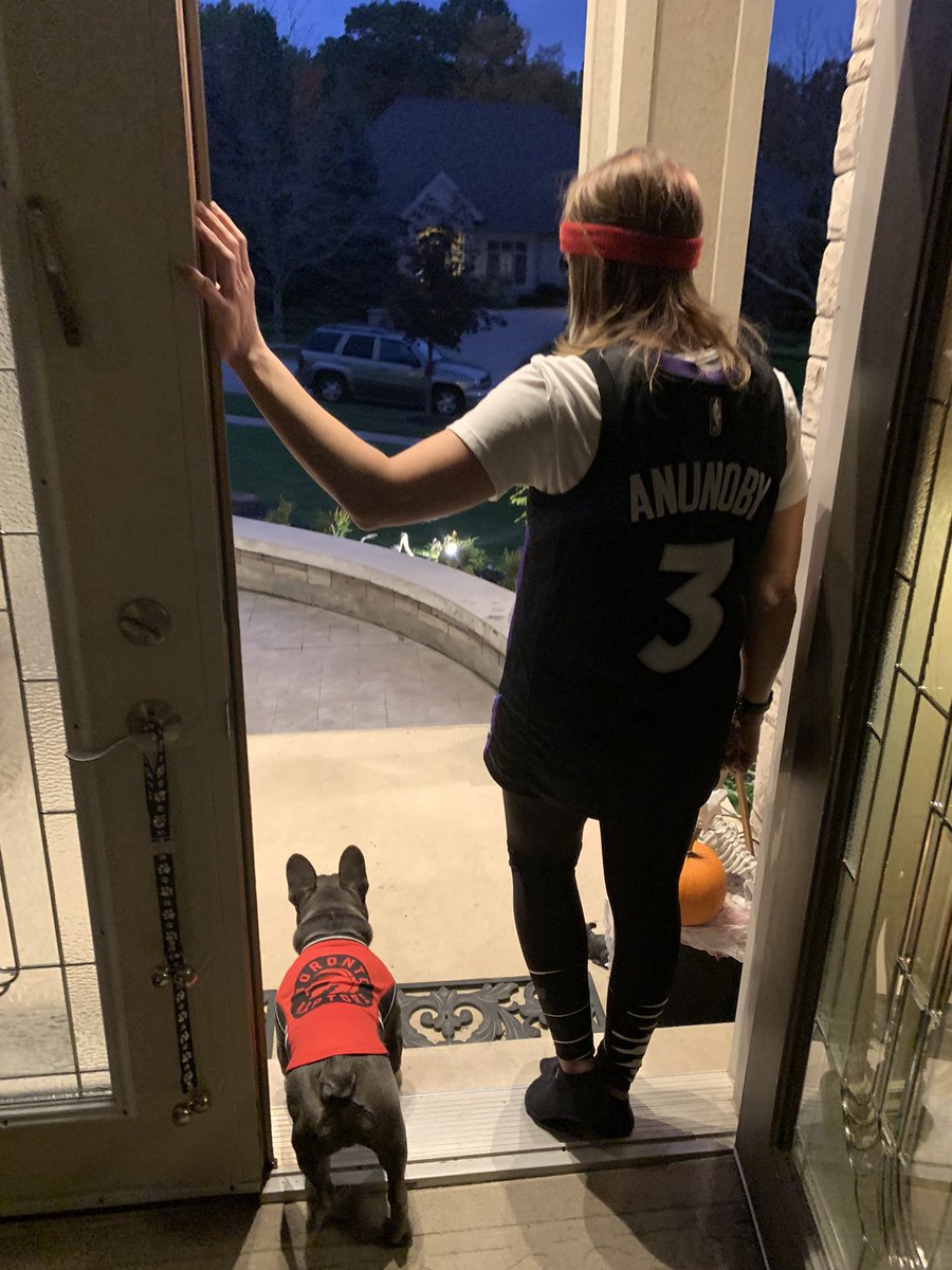 LilaPucci's tweet photo. #tangerinefanangle @Raptors @tiapucci8 https://t.co/ppLQKWzD5E