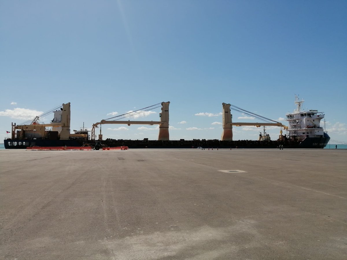 PuertosYucatan's tweet photo. Hoy arribó el buque BBC Sapphire al muelle 7 de @PuertosYucatan con 7,360 toneladas de rieles.
#APIProgreso
🇲🇽🌎⛴️🛤️🚂 https://t.co/iuXWXjGjNl