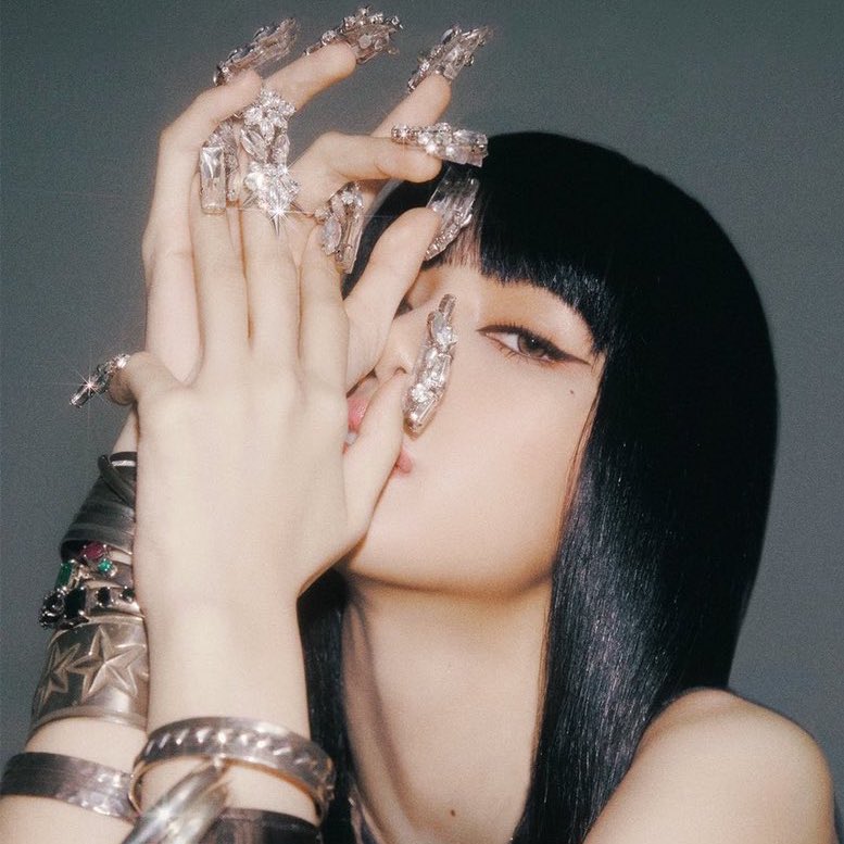 spinorbinmusic's tweet photo. 'MONEY' by LISA of BLACKPINK debuts at #90 on Billboard Hot 100 this week.

She is now the first female K-pop soloist in HISTORY to chart multiple songs as a lead artist on the chart. Congratulations! 🍾 https://t.co/rZvXpZ4Ayi