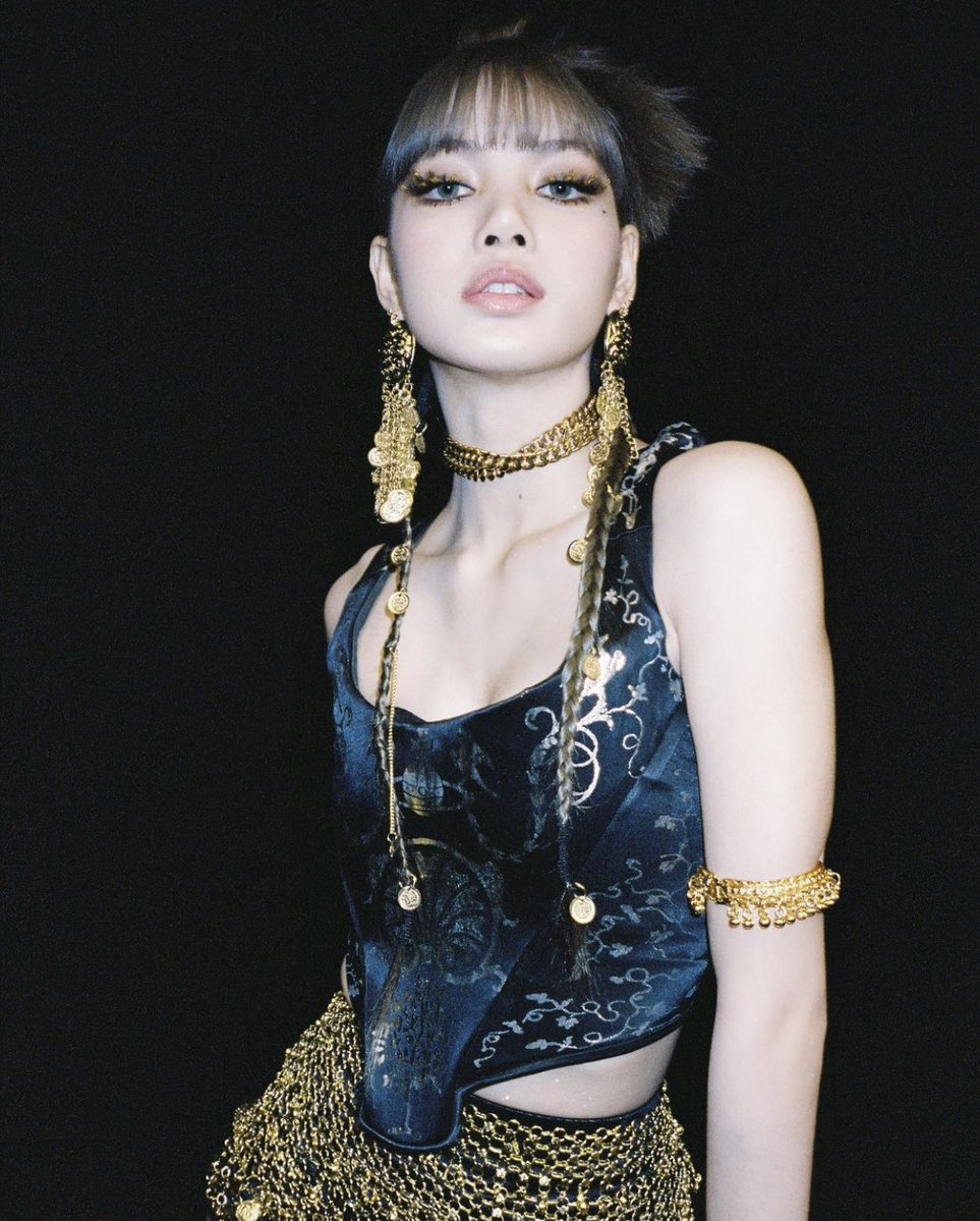 spinorbinmusic's tweet photo. 'MONEY' by LISA of BLACKPINK debuts at #90 on Billboard Hot 100 this week.

She is now the first female K-pop soloist in HISTORY to chart multiple songs as a lead artist on the chart. Congratulations! 🍾 https://t.co/rZvXpZ4Ayi