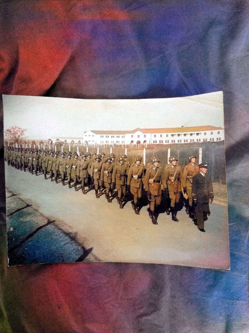 GuidoDalonzo's tweet photo. [ABRO HILO 🧵] Mí abuelo Manolito aparte de ser la persona más interesante y random de la vida era fotografo y les voy a mostrar su laburo, vengan a ver una Argentina muy antigua de 1945-1950 ahora en color, RT por favor 🙏 https://t.co/QkxR8kiFml