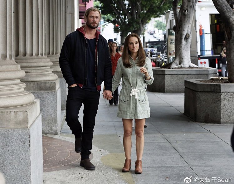 TOMNHEMS's tweet image. 11월 1일자 크리스 헴스워스 토르4 럽앤썬 촬영짤 (1)
#Chrishemsworth