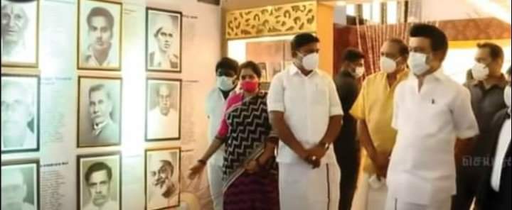 ‘விடுதலைப் போரில் தமிழகம்’ புகைப்படக் கண்காட்சியை திறந்துவைத்து பார்வையிட்டார் முதலமைச்சர் மு.க.ஸ்டாலின். இக்கண்காட்சியில் அரிய புகைப்படங்கள், அறியப்படாத தியாகிகளின் புகைப்படங்கள் இடம்பெற்றுள்ளன.

#ChiefMinisterMKStalin #TNGovt #Tamili