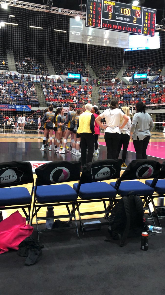 KWAYWaverly's tweet photo. 23-25, 28-26, 21-25, 25-15 W-SR beat Oskaloosa in 5 sets despite Faith DeRonde’s State Tournament record 40 kills. W-SR will play at noon Wednesday against North Scott. https://t.co/KIX0yuFTbp