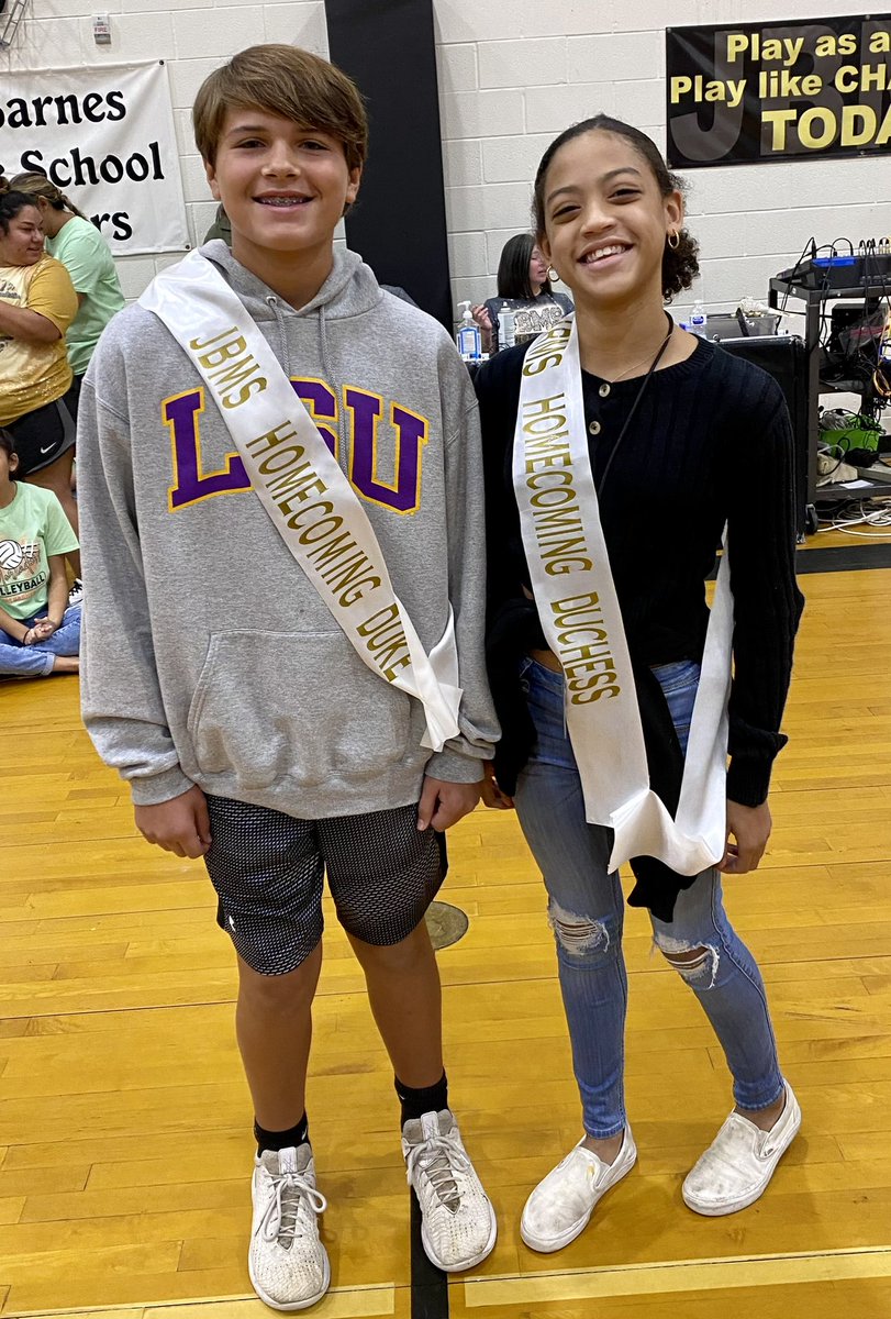 JBMSCheer's tweet photo. We are proud to introduce our 2021 JBMS Homecoming Court! 
Duke Jackson, Duchess Addison, Prince Jody, Princess Sophie, King Ian, and Queen Gracie. https://t.co/hwejKpx3Zz