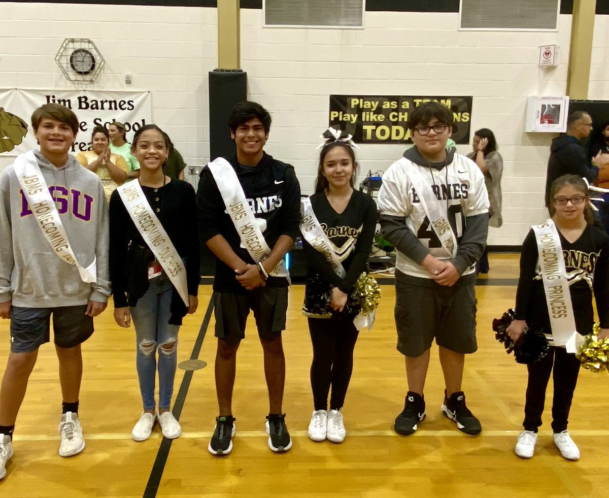 JBMSCheer's tweet photo. We are proud to introduce our 2021 JBMS Homecoming Court! 
Duke Jackson, Duchess Addison, Prince Jody, Princess Sophie, King Ian, and Queen Gracie. https://t.co/hwejKpx3Zz