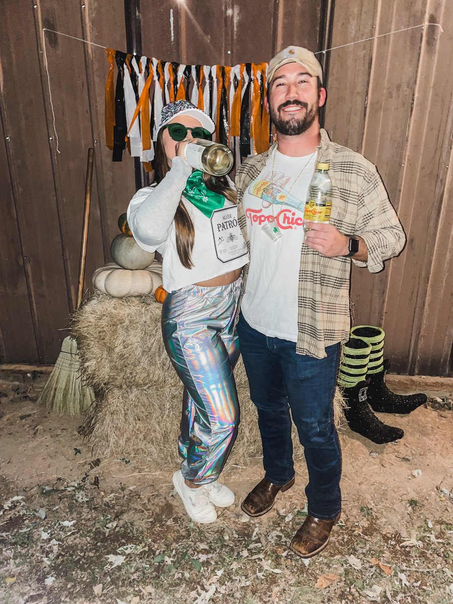 leesie21's tweet photo. @TopoChicoUSA thanks for the costume help!!!! https://t.co/36SleIdwkk