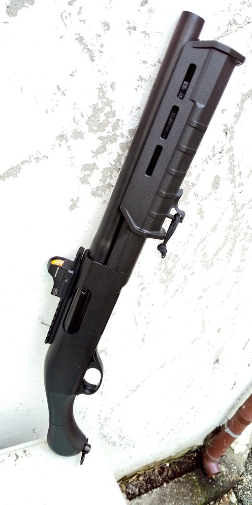 Bukisounin_KIRA's tweet photo. 今日の武器商人(笑)
レンガの様な冷凍チーズケーキやっと撃破済ますた、絶賛胃もたれ中😑
#CYMA #CM357 メンテで撃込んだら右上腕二頭筋？ピキピキですよ😖ラプターグリップが原因？トリガー重いから？軽すぎる銃が悪いのか(笑)RVLハンドストップは前後逆にあえて装着！QD付が良かったが無かった💧 https://t.co/rGlW6qXcnk
