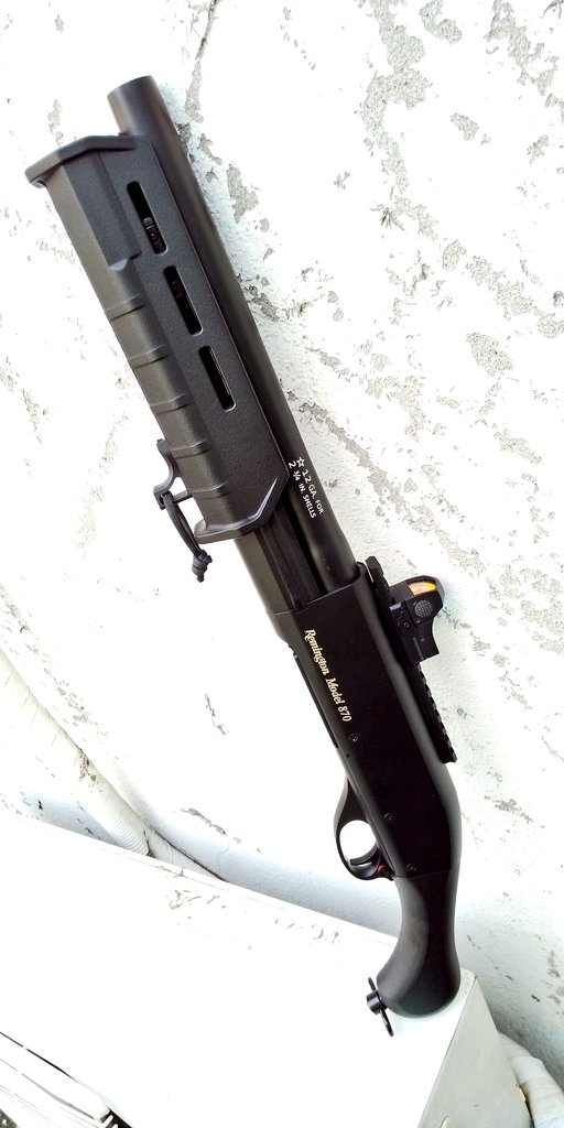 Bukisounin_KIRA's tweet photo. 今日の武器商人(笑)
レンガの様な冷凍チーズケーキやっと撃破済ますた、絶賛胃もたれ中😑
#CYMA #CM357 メンテで撃込んだら右上腕二頭筋？ピキピキですよ😖ラプターグリップが原因？トリガー重いから？軽すぎる銃が悪いのか(笑)RVLハンドストップは前後逆にあえて装着！QD付が良かったが無かった💧 https://t.co/rGlW6qXcnk