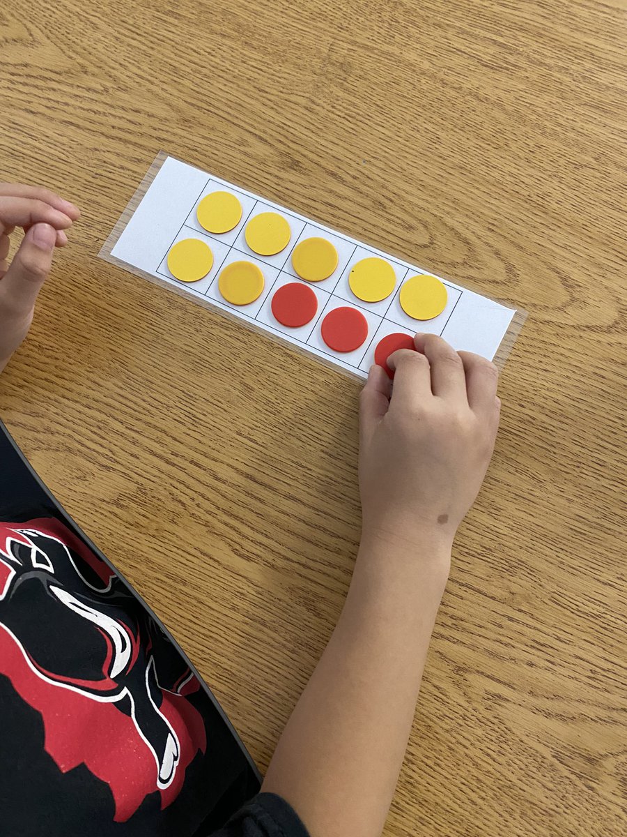 heatherimrie's tweet photo. We are adding 2 new activities to our math centres! Today, we learned how to do the activities. 

1. Roll a die and add that many pompoms to circle #1. Repeat for #2. Add the pompoms together to get your total!

2. Spill a cup of 10 chips. Place them on a ten frame to make 10! https://t.co/VPt1EoHVs3