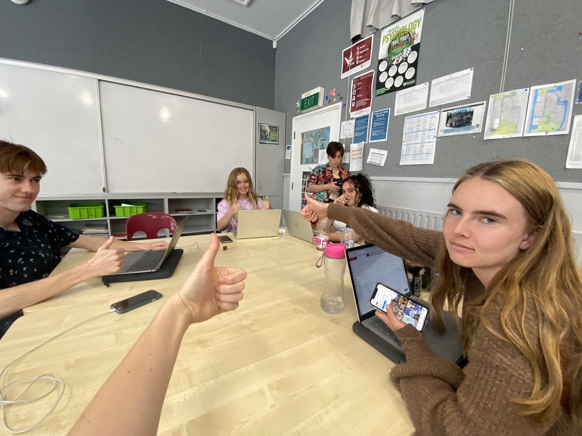 overendswag's tweet photo. Work smarter NOT harder everybody !!  #working #excellentstudents #passingtheyear #withflyingcolours 😎😎😎 https://t.co/SyczebZ2Ye