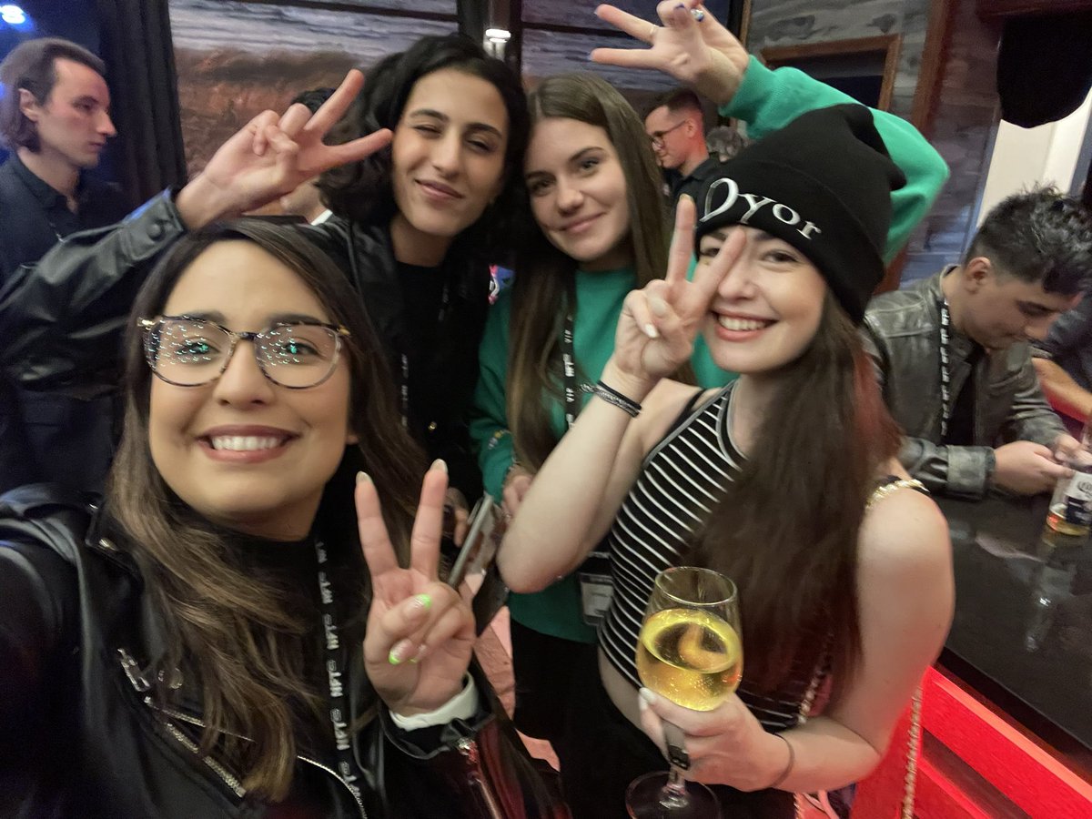 NFTgirl's tweet photo. Finally meeting @finallyx  💜

That’s a thing https://t.co/0b1k0q32sm