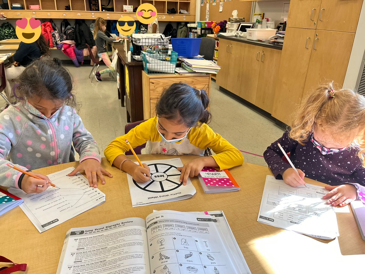 mmecrow's tweet photo. One of my favourite times in the day! #literacygroups #dailyfive #smallgroupinstruction #differentiation #23MC @louisearbourfi https://t.co/wsDFxlzNHI
