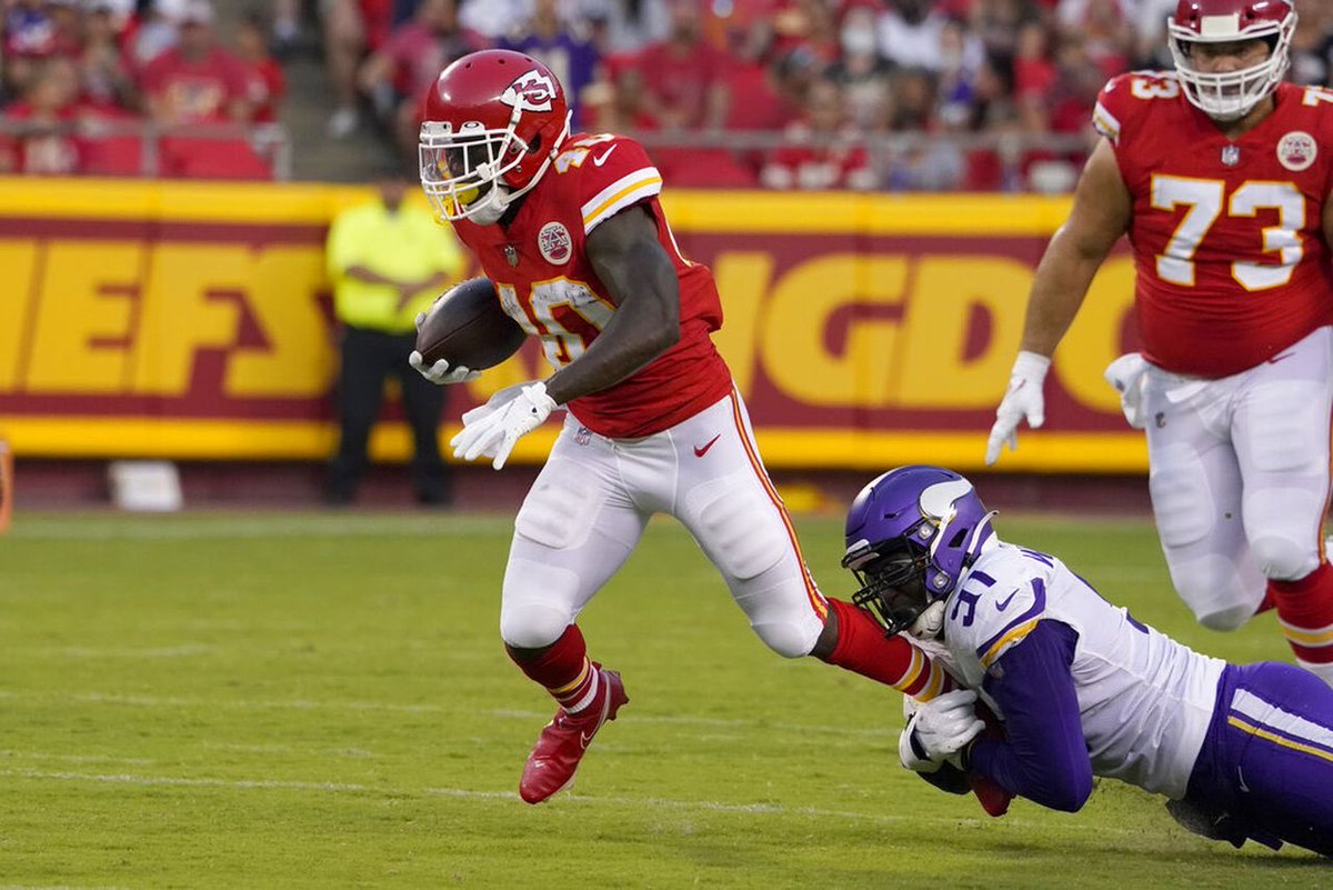 MattPaddockTV's tweet photo. A cool moment for anyone from Central New York. Nottingham graduate @Gore_D1 scoring tonight for the @Chiefs on #MondayNightFootball #NFL  The first of his NFL career https://t.co/uEBtZIOTtn